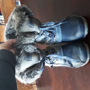 Khombu boots. Size 10, but fit like 9 women's